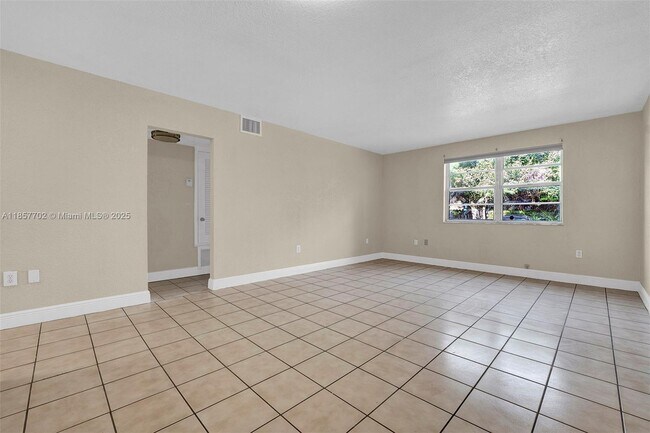 Building Photo - 17255 SW 95th Ave