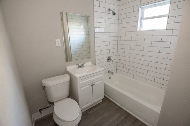 Building Photo - 3307 Broadway St