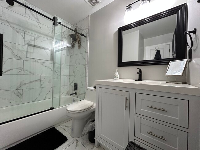 Building Photo - 2535 Village Creek Landing SE