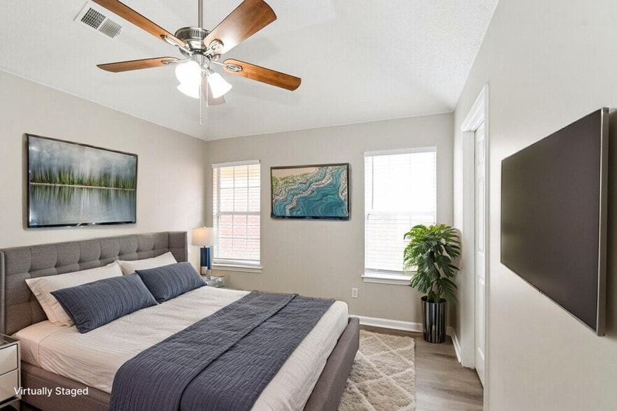 Building Photo - 7045 Kings Crown Dr