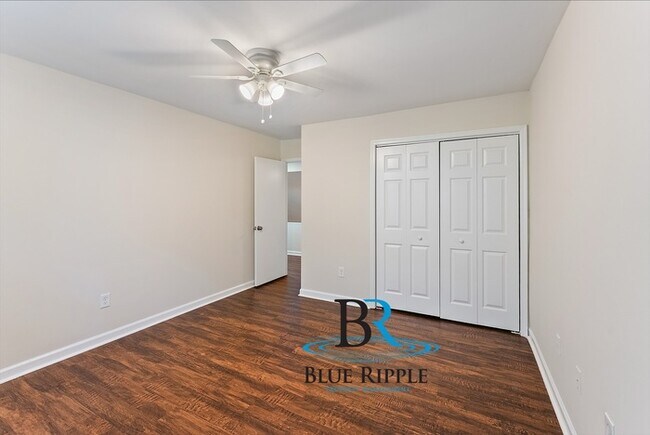 Building Photo - Spacious 3BR/2Bth Prime Smyrna Location on...