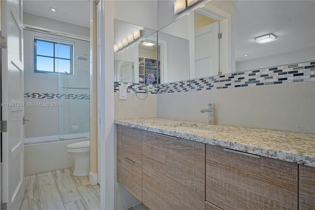 Building Photo - 3747 Prairie Ave