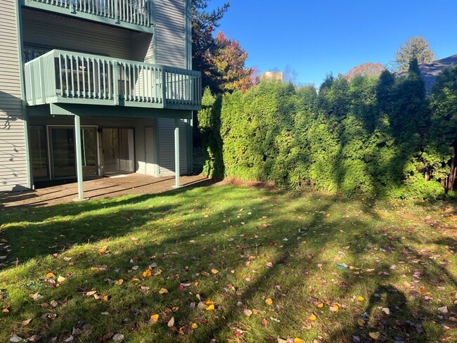 Building Photo - *Half-Off 1st Month's Rent!* Large Updated...