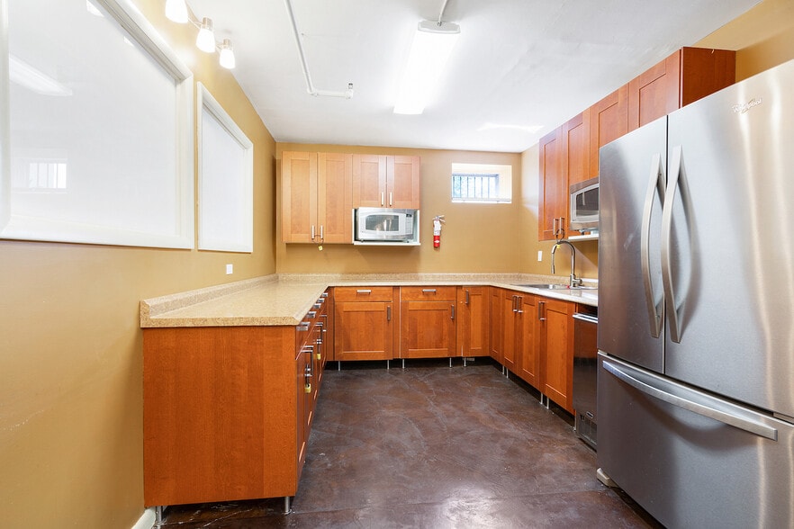 Building Photo - 10 Huron Ave