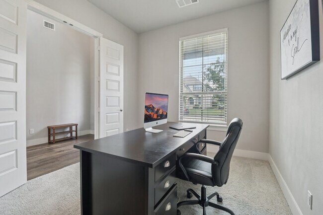 Building Photo - 1329 Stoneleigh Pl