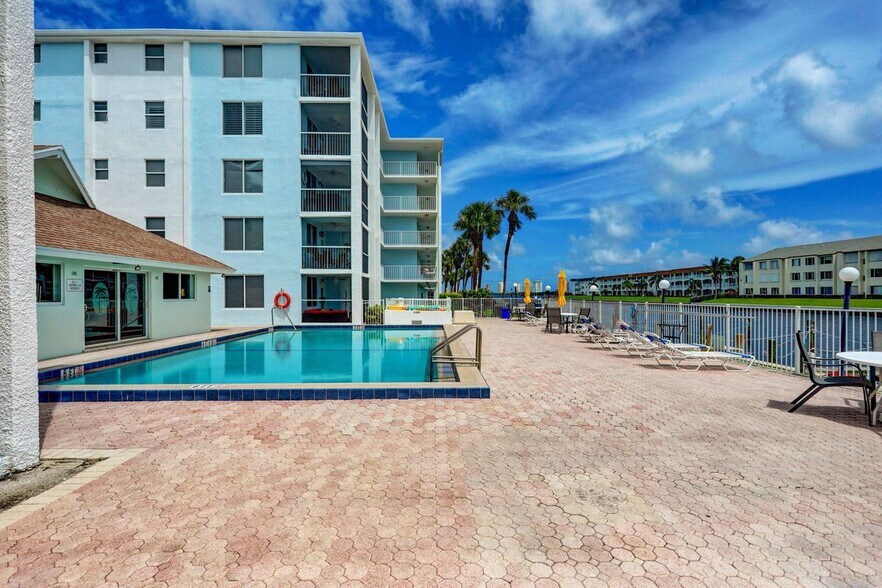 Building Photo - 108 Paradise Harbour Blvd