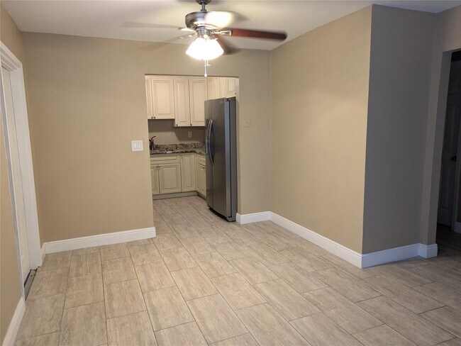 Building Photo - 3502 Riverside Dr