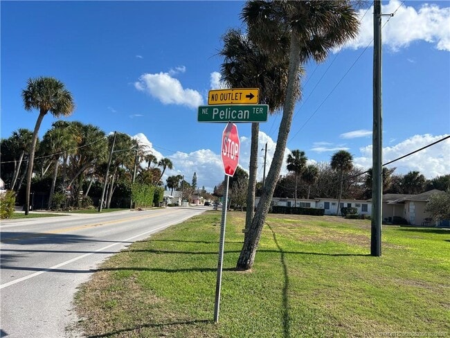 Building Photo - 2172 NE Pelican Terrace