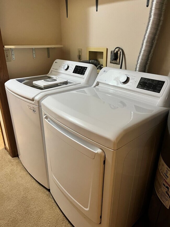 Building Photo - Redwood - Hudson