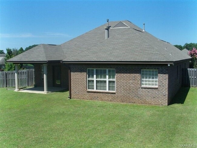 Building Photo - Great Location in Prattville