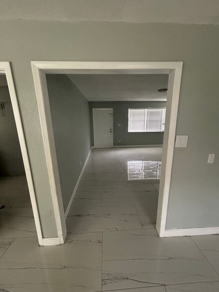 Building Photo - 702 Sharon Terrace