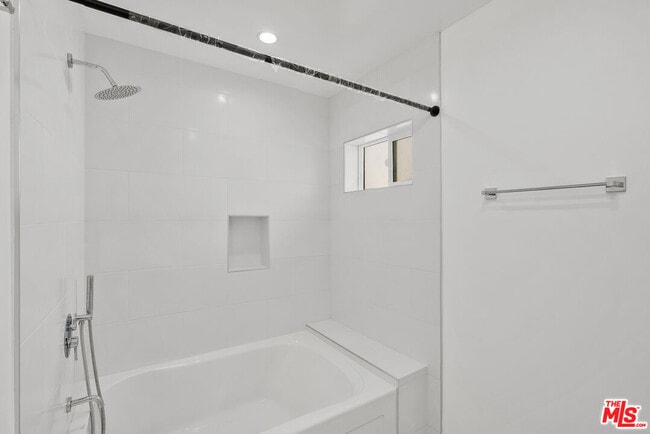 Building Photo - 7823 Kenyon Ave