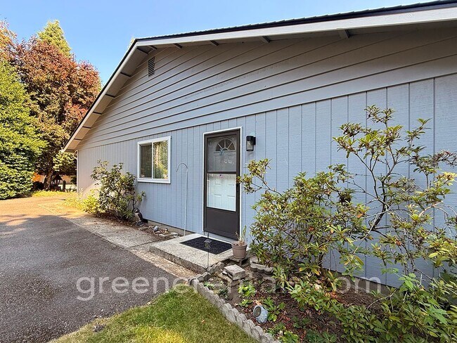 Building Photo - 7625 Trails End Dr SE