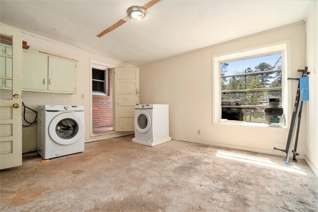 Building Photo - 3 Bedroom, 2 Bath in Decatur