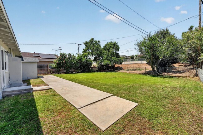 Building Photo - Charming Fullerton Cul-de-Sac Home with Large Yard & Detached Garage