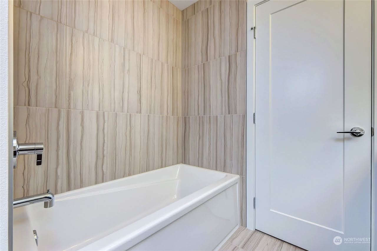 Building Photo - 1908 24th Ave S