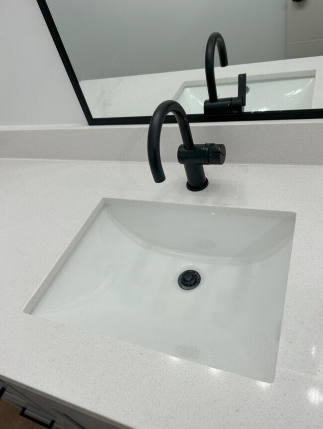 Building Photo - 288 E Center St