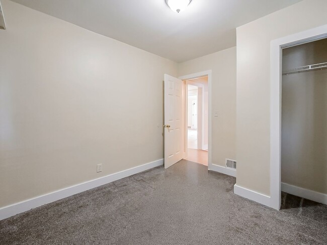 Building Photo - Charming 3 Bedroom Home Available in Quiet Pontiac Neighborhood