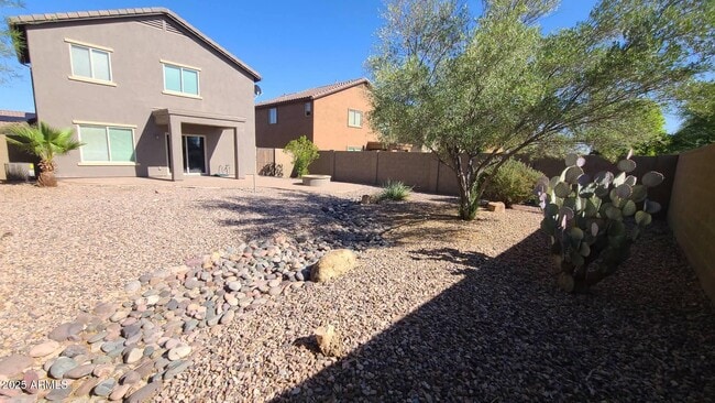 Building Photo - 2542 N Palo Verde Dr
