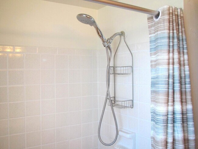 Building Photo - 33 N Clifton Ave