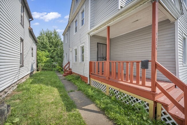 Building Photo - Spacious 5 Bedroom - Vouchers Accepted