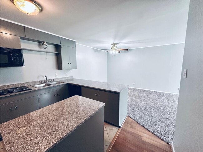 Primary Photo - 601 W 11th St