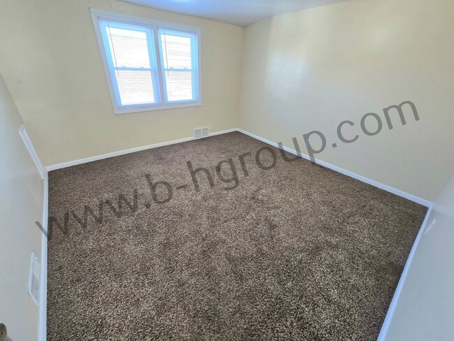 Building Photo - 5004 28th Ave