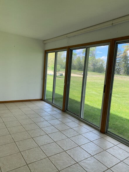 Building Photo - 112 Lake Rd