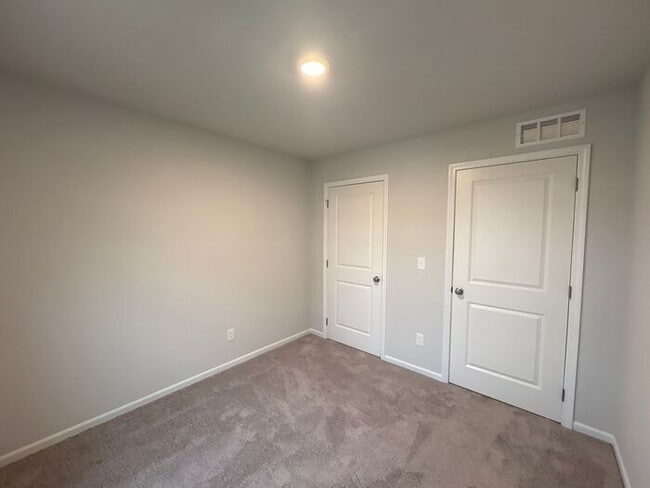 Building Photo - Charming 3-Bedroom Home with Convenient Lo...