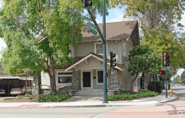 Primary Photo - 408 W Bonita Ave