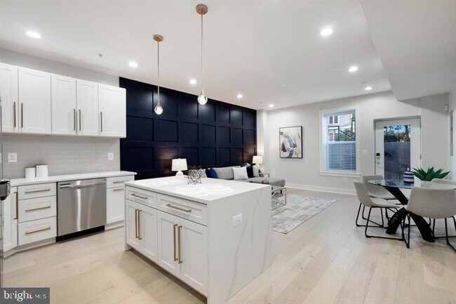 Building Photo - 525 Kennedy St NW