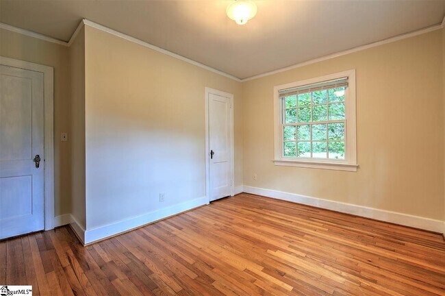 Building Photo - 10 Buist Ave