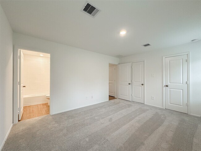 Building Photo - 1515 Las Cuevas Dr