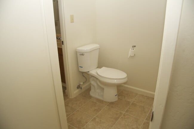 Building Photo - Wonderfull Niles location AC and garage