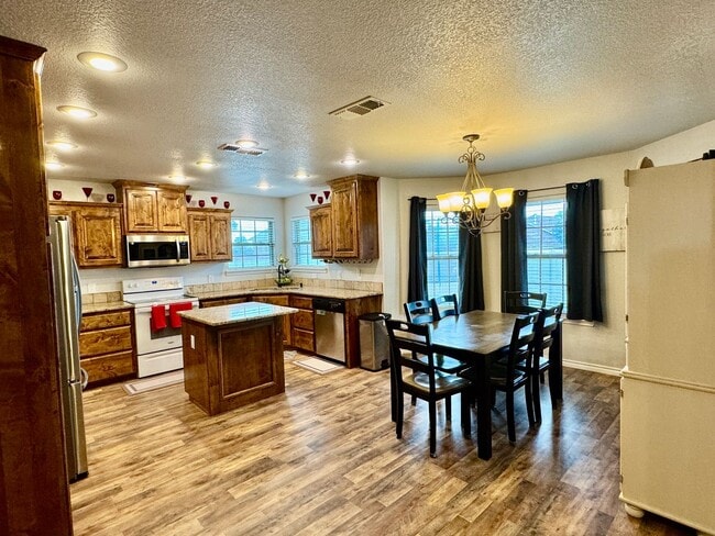 Building Photo - 3313 Northglen Dr