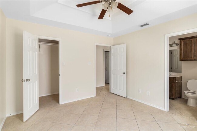 Building Photo - 13 Lacywood