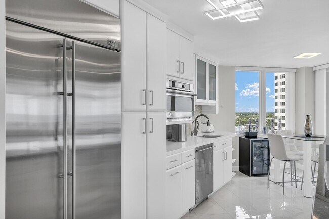 Building Photo - 550 S Ocean Blvd