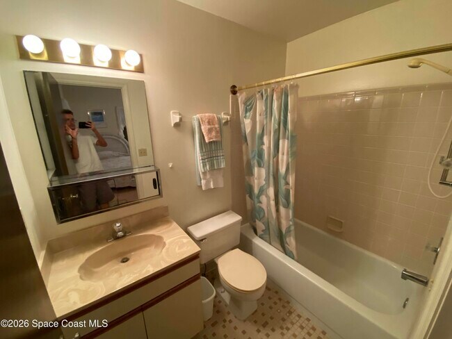 Building Photo - 423 Polk Ave