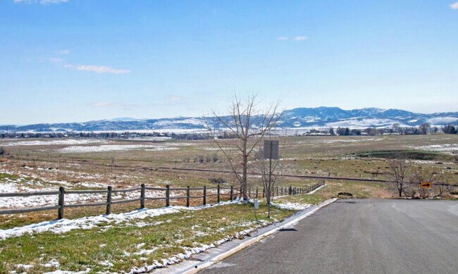 Building Photo - 417 Skyway Dr