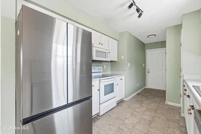 Building Photo - 558 Wiregrass Rd