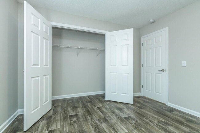 Building Photo - Move In Special: $300 OFF Rent + NO Admin Fee + 1/2 OFF Deposit