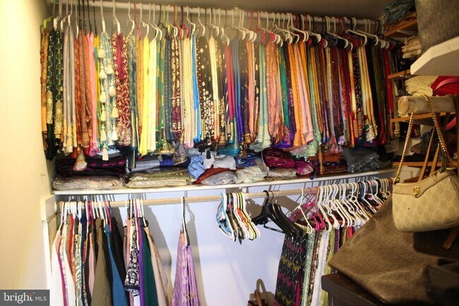 Building Photo - 219 Meadow Dr