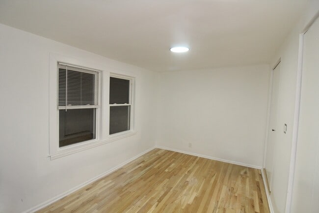Building Photo - 2470 N Clybourn Ave