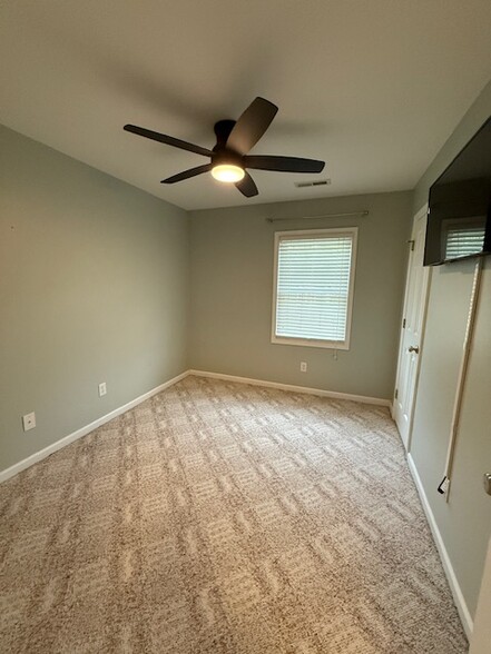 Building Photo - 5 Top Ridge Ct