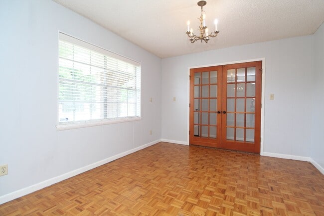 Building Photo - Beautiful 3BR Home in North Hill – Special: ½ Off Deposit for Active-Duty Military!