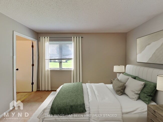 Building Photo - 1140 W Lindberg St