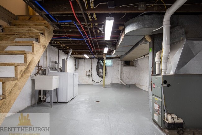 Building Photo - 3 Bedroom 1.5 bath House Now Available!