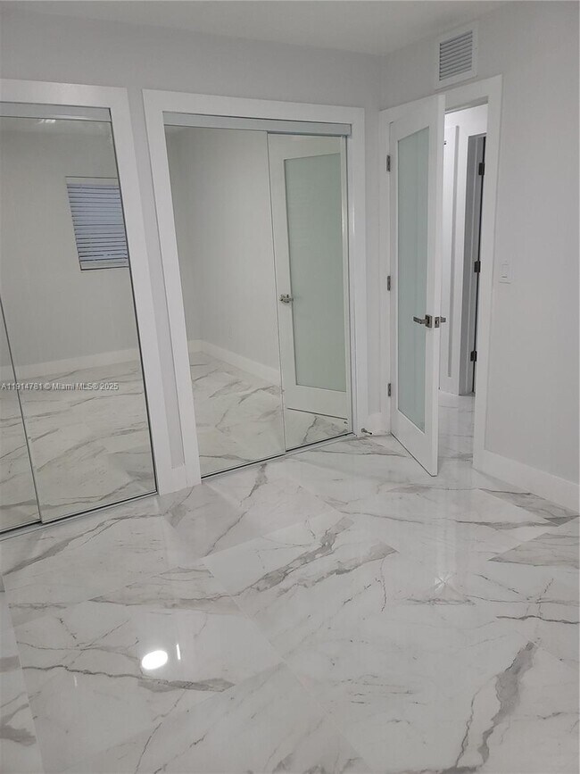 Building Photo - 5651 SW 109th Ct