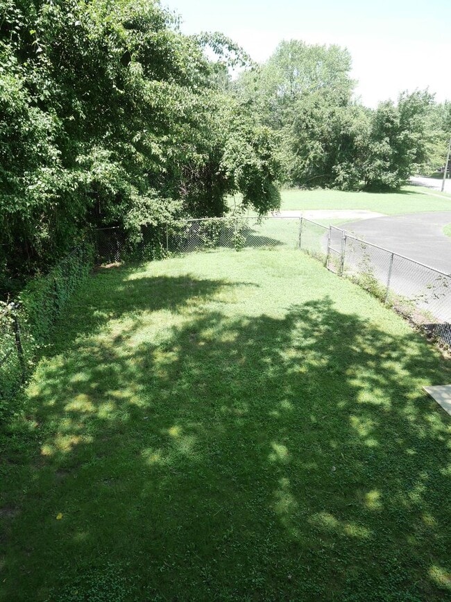 Building Photo - Spacious 3-Bedroom Single-Family Home in E...