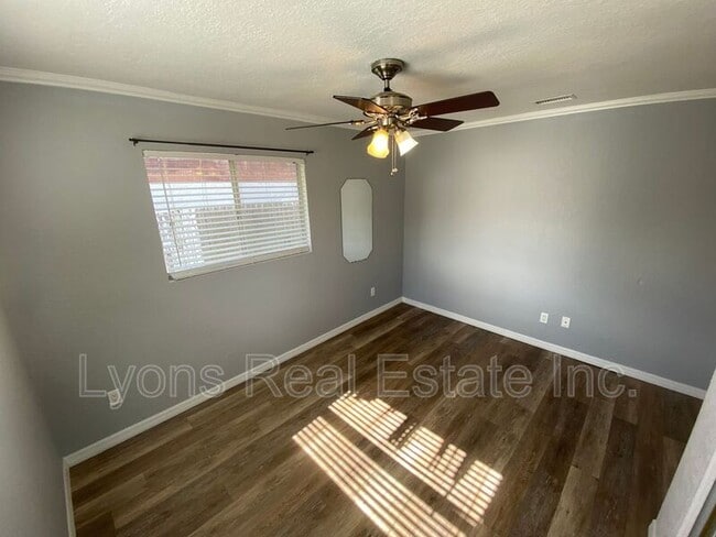 Building Photo - 537 Sacramento St